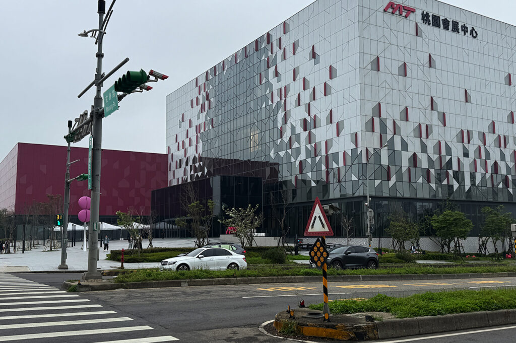 会場
